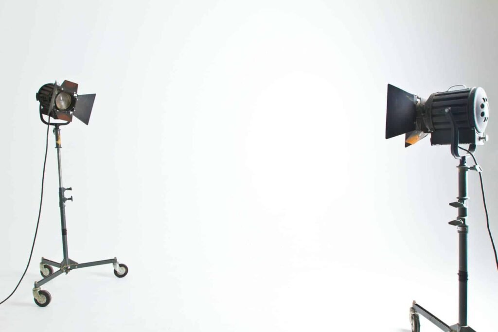 Studio Lighting 3 pexels tyler hendy 53265 min